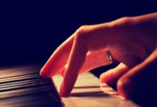 爱游戏-蓝鹰绝尘！拉齐奥三连胜轰开争冠大门，萨里战术革命点燃永恒之城