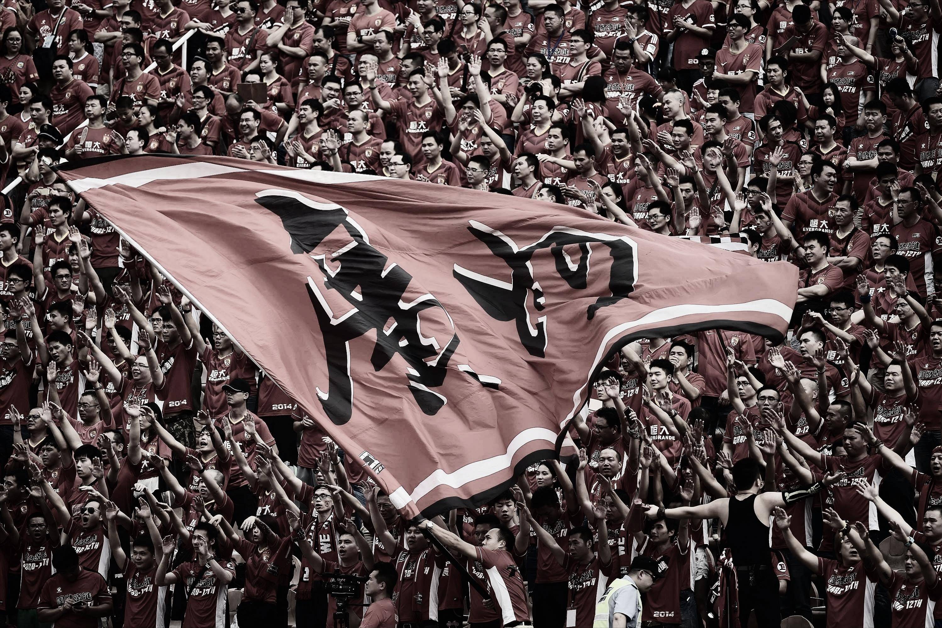 足球场上热血激战,球队逐渐展现实力的简单介绍 足球场上热血激战,球队逐渐展现实力的简单介绍