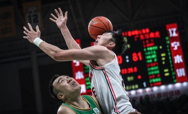 季后赛悬念不断,各队备战如火如荼 季后赛悬念不断,各队备战如火如荼