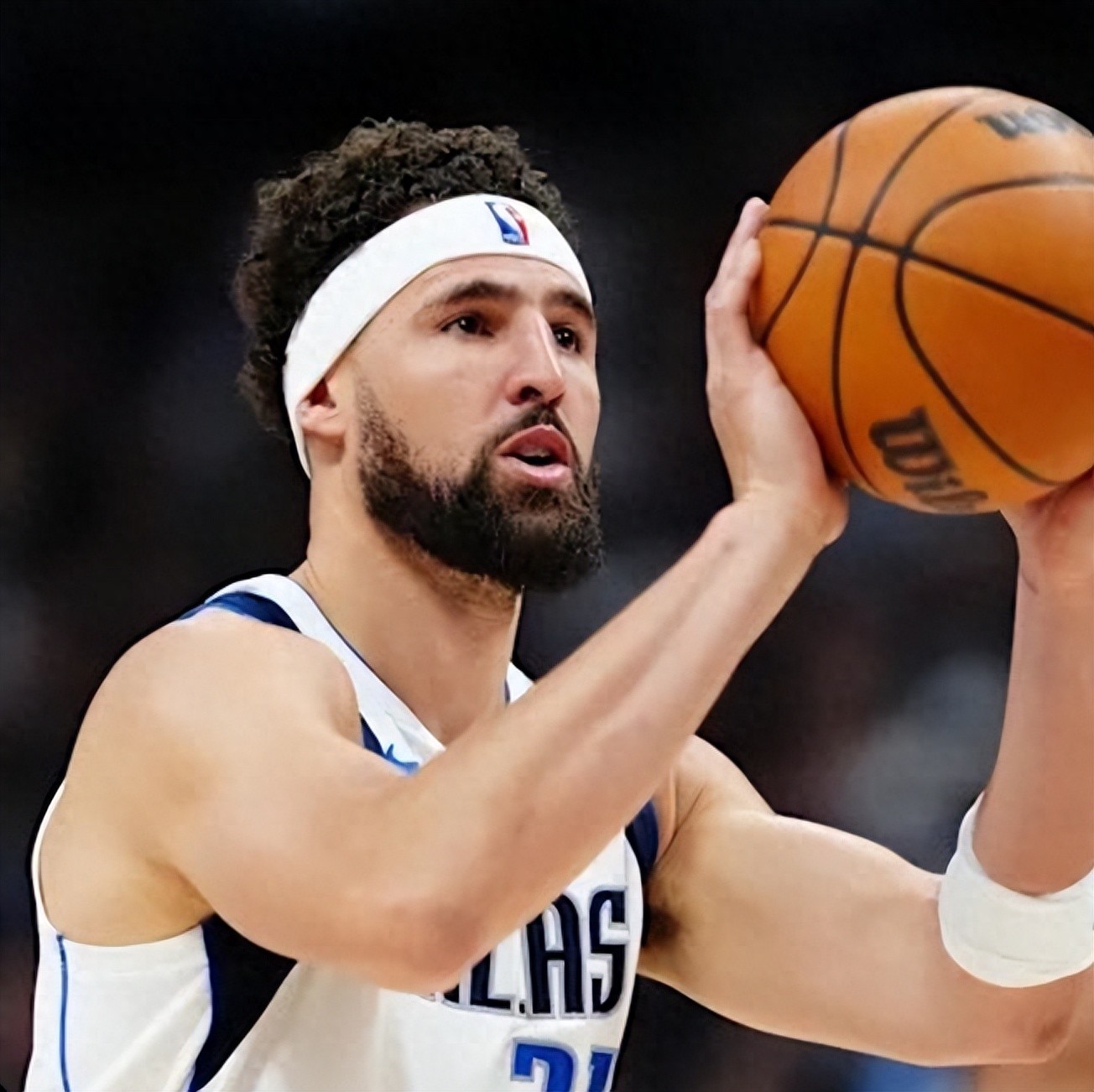 独行侠后卫东契奇成为比赛中的关注焦点 独行侠后卫东契奇成为比赛中的关注焦点