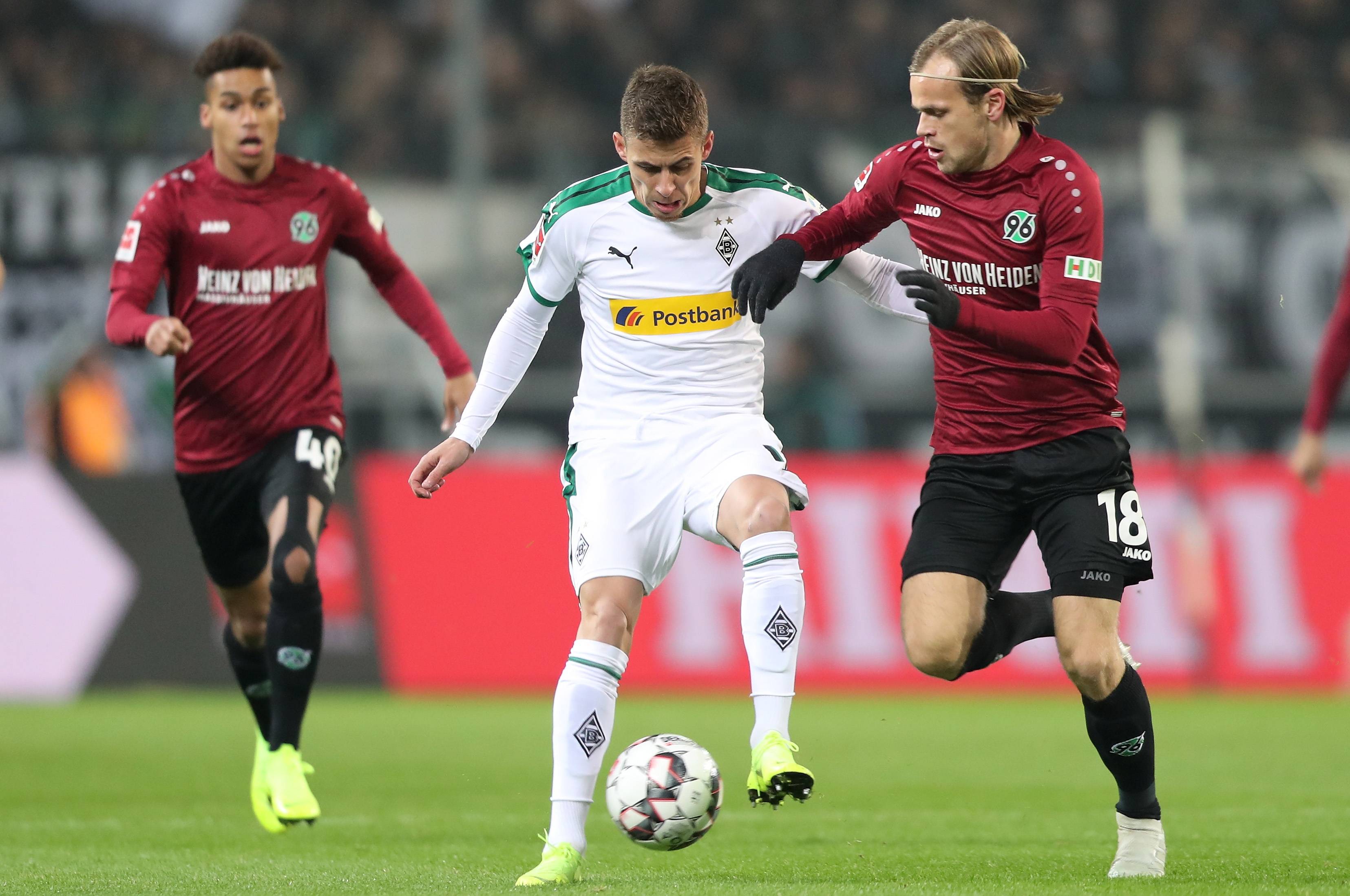 沙尔克遭遇连败，德甲排名不容乐观