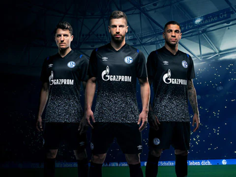 沙尔克备战新赛季,期待重新崛起 沙尔克备战新赛季,期待重新崛起