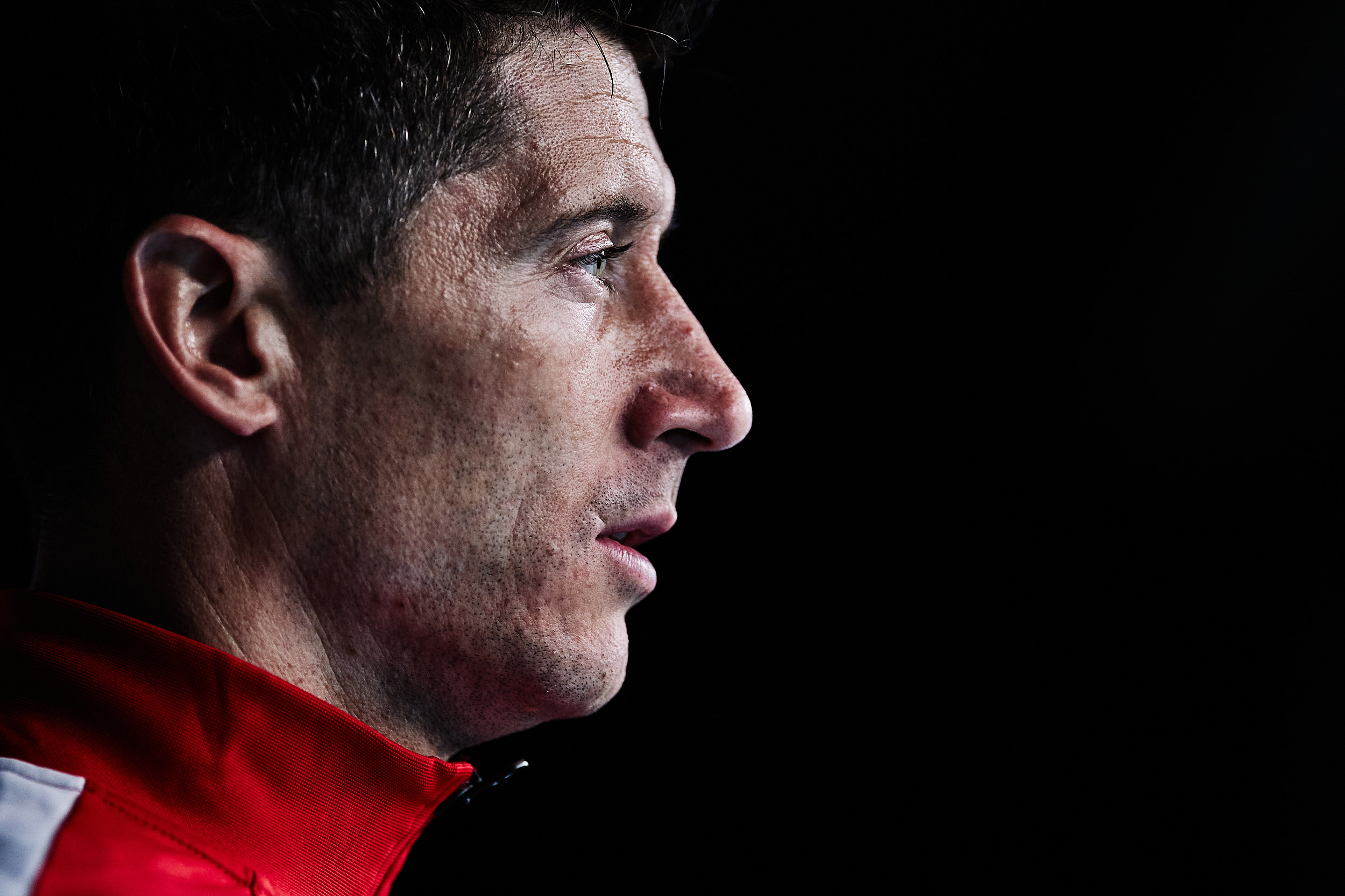 包含波兰队备战比赛，士气高昂欲全取三分的词条