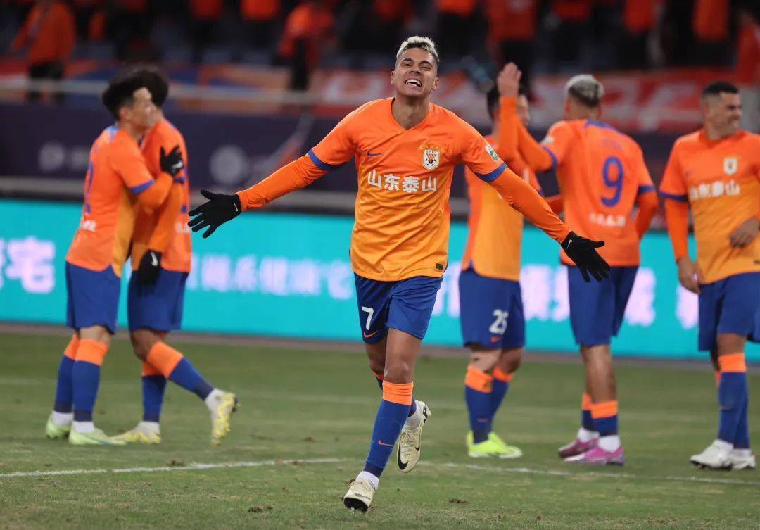 关于山东鲁能队伍在比赛中表现出近乎完美的配合的信息 关于山东鲁能队伍在比赛中表现出近乎完美的配合的信息