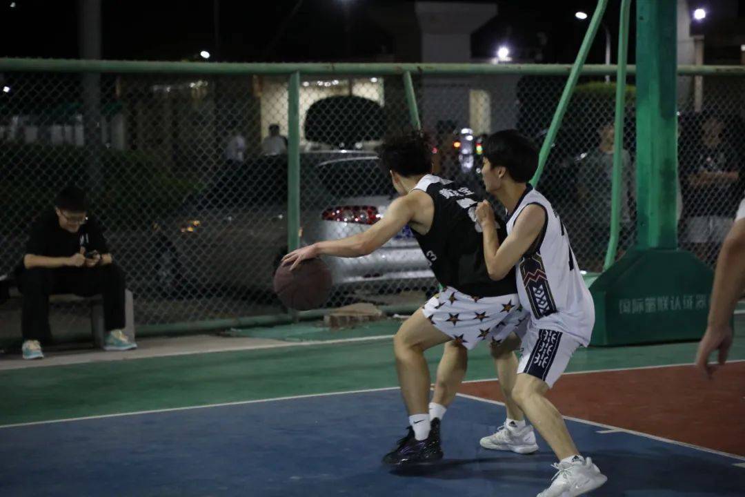 包含精神抖擞的篮球运动员斗志昂扬!的词条 包含精神抖擞的篮球运动员斗志昂扬!的词条