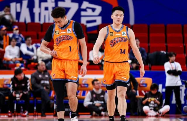 里昂球队备战关键战役:士气高昂期待胜利 里昂球队备战关键战役:士气高昂期待胜利