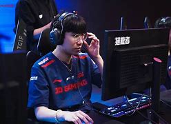 雷加利斯摘得胜利，表现出色