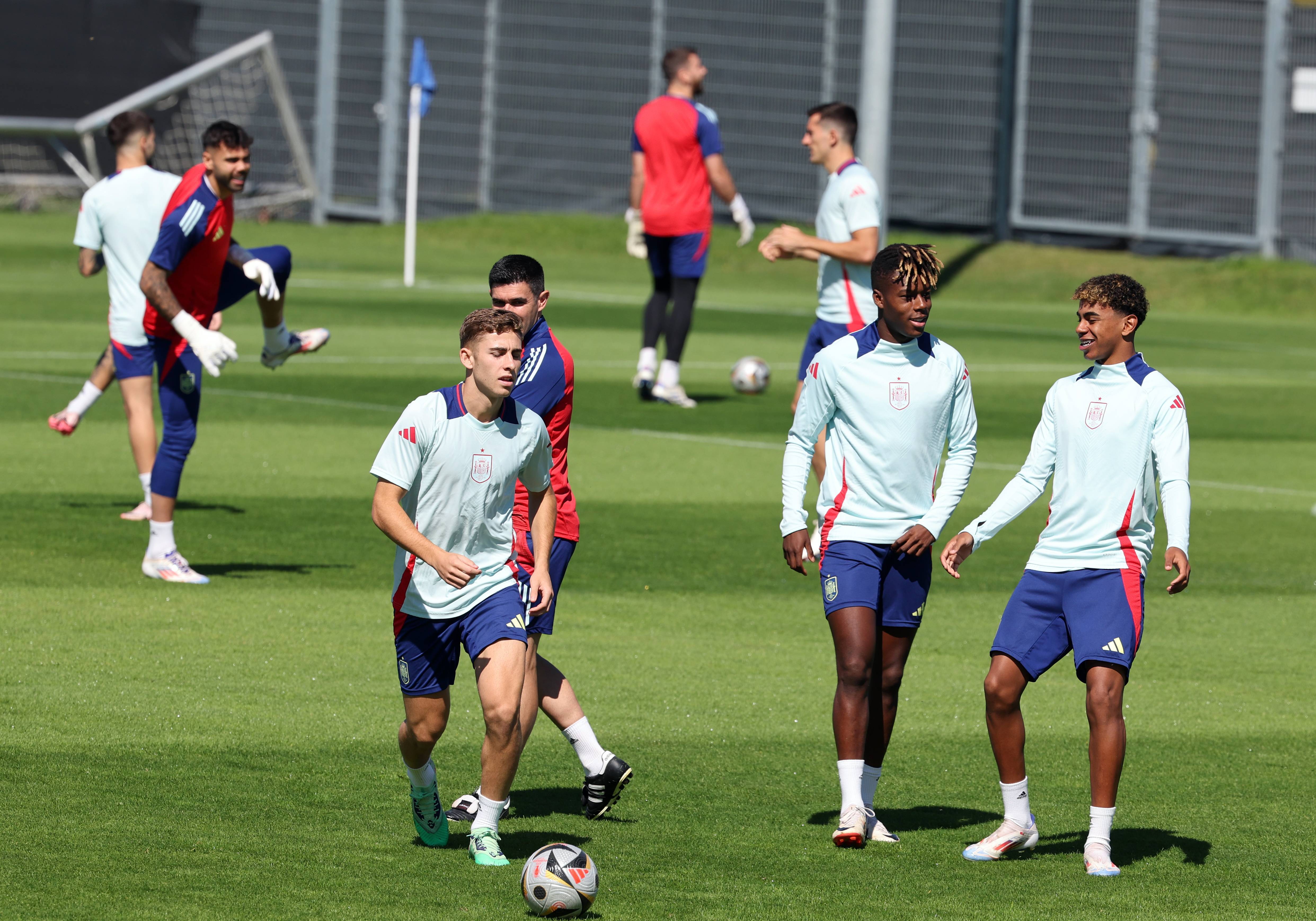 关于足球俱乐部备战新赛季主力球员动向的信息 关于足球俱乐部备战新赛季主力球员动向的信息