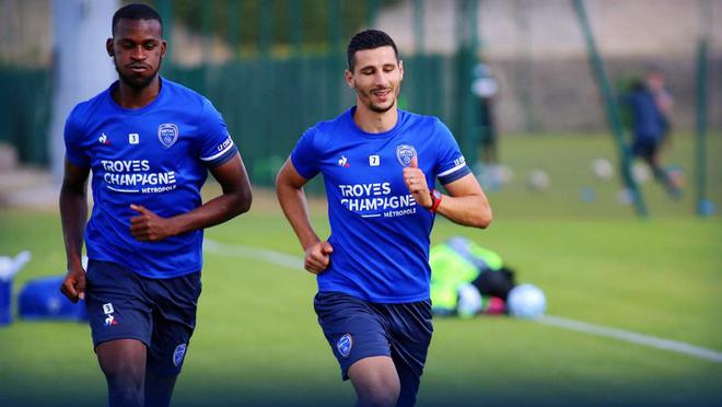 昂热出人意料地客场大胜,拉近法甲领头羊距离 昂热出人意料地客场大胜,拉近法甲领头羊距离