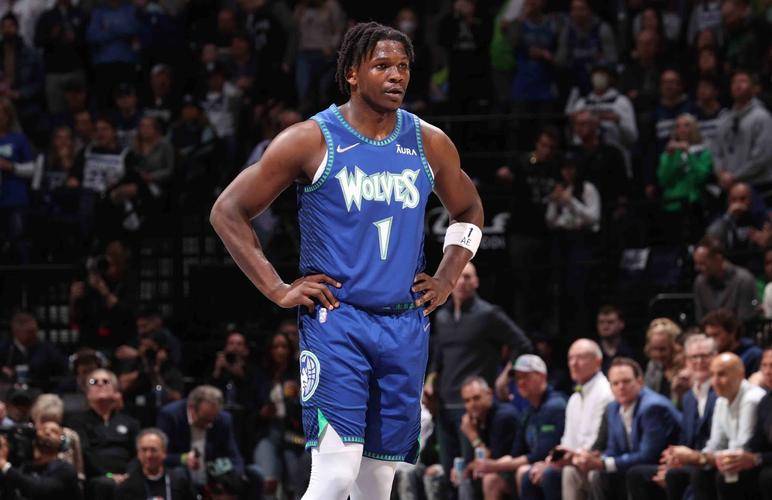 诺里奇中场崭露头角,成为球队核心的简单介绍 诺里奇中场崭露头角,成为球队核心的简单介绍