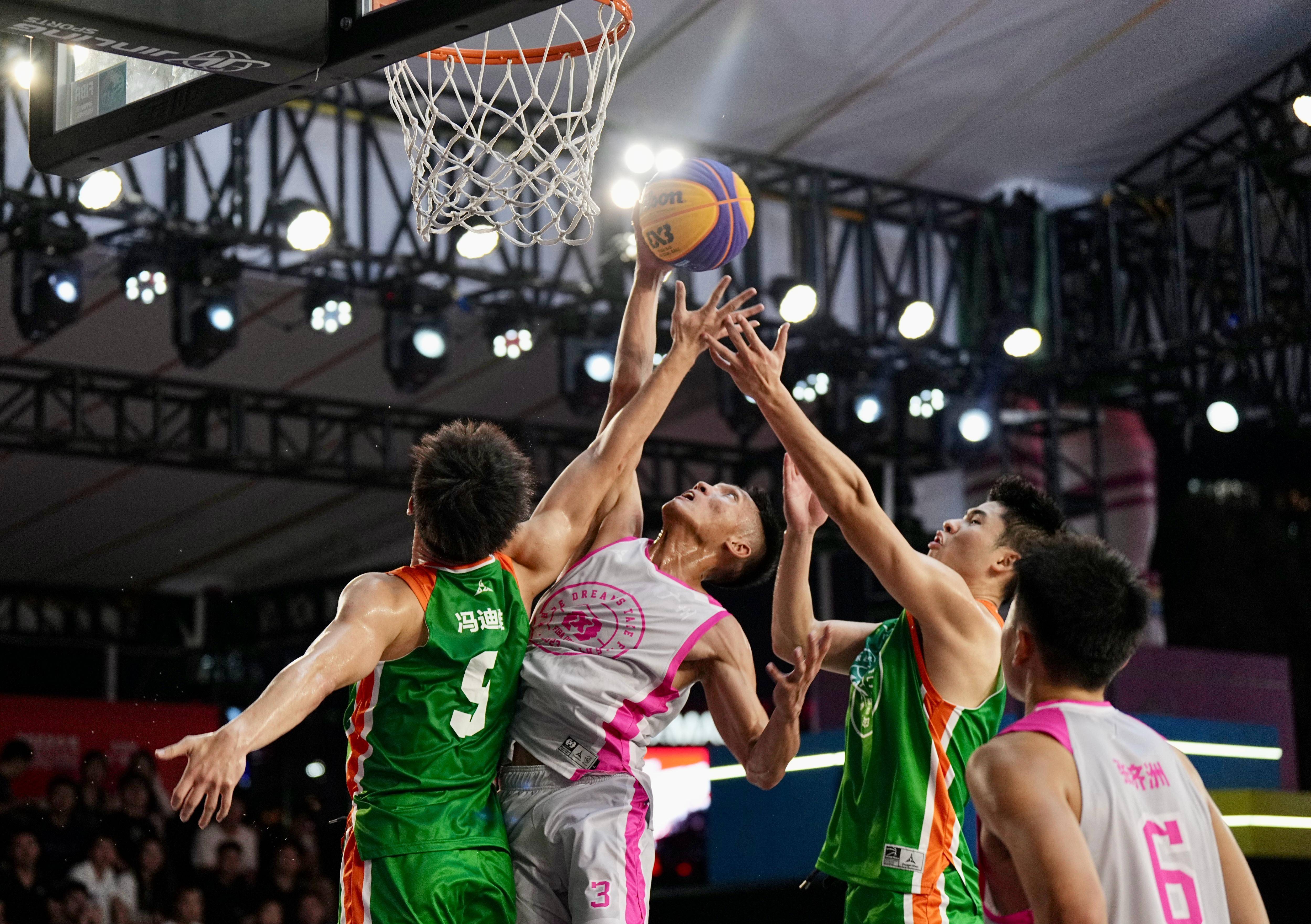 包含成千上万观众观看全球篮球赛事的词条 包含成千上万观众观看全球篮球赛事的词条