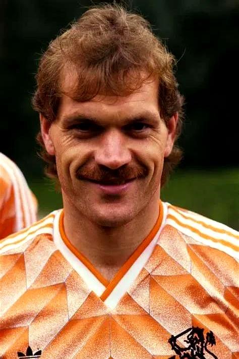 荷兰国家队再次晋级欧洲国家联赛半决赛,表现出色的简单介绍 荷兰国家队再次晋级欧洲国家联赛半决赛,表现出色的简单介绍