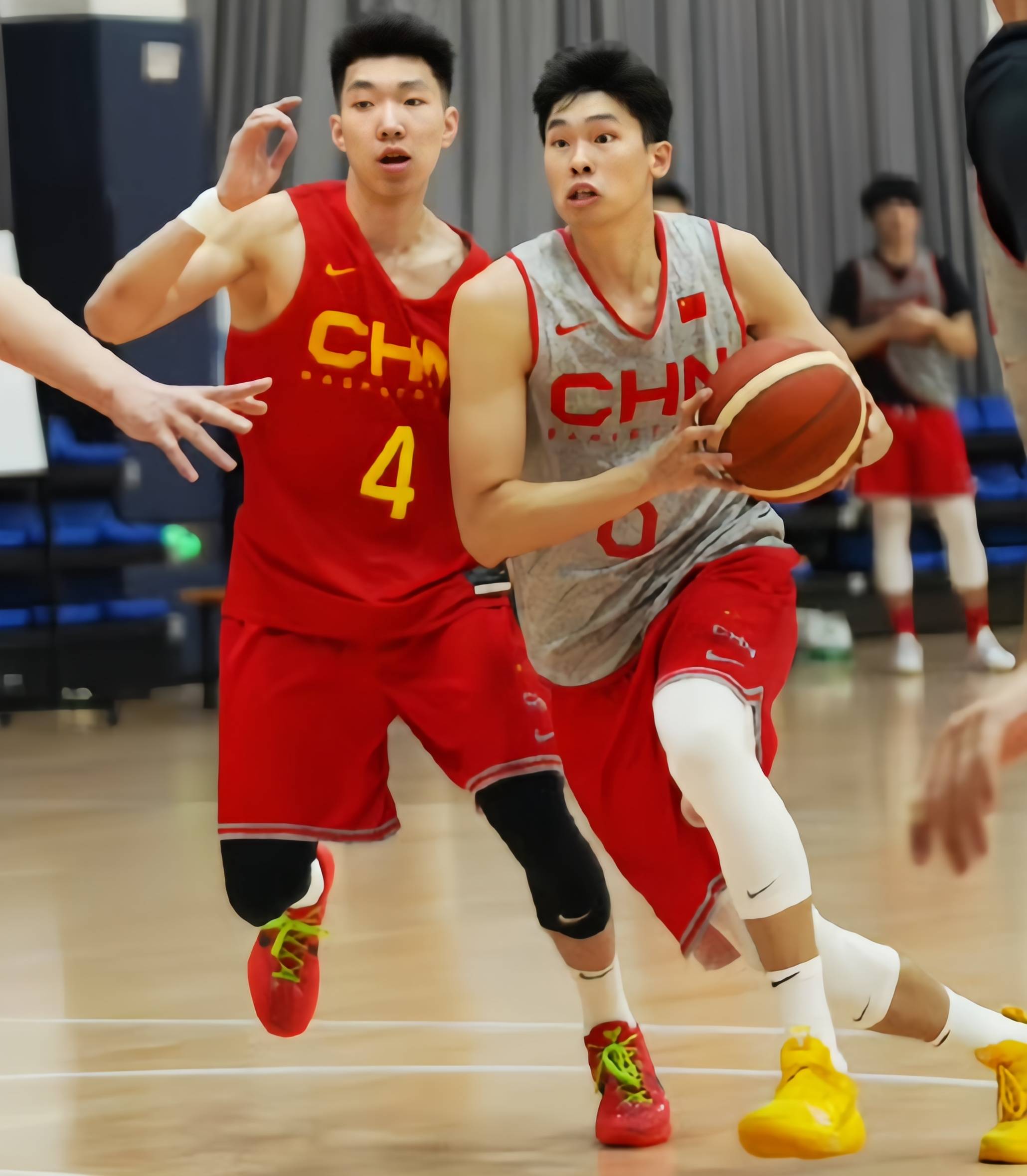 中国篮球联赛中一场激动人心的对决