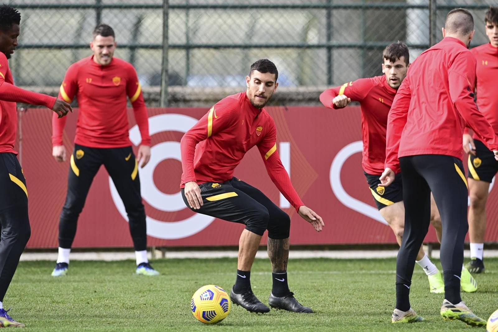 罗马客场取胜将士,晋级下一轮 罗马客场取胜将士,晋级下一轮