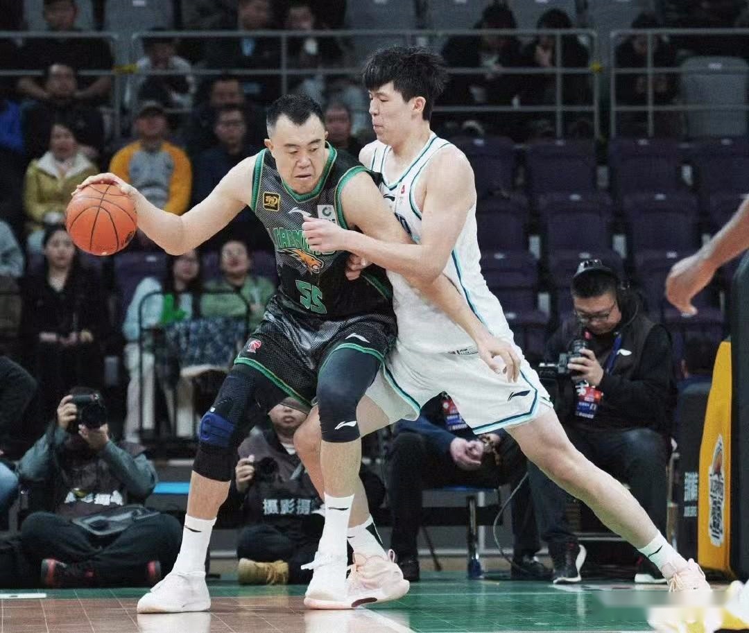 国内专业篮球联赛焦点对决吸引关注