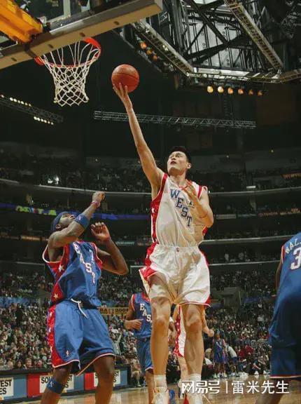 姚明入选名人堂：中国篮球迎来荣耀时刻