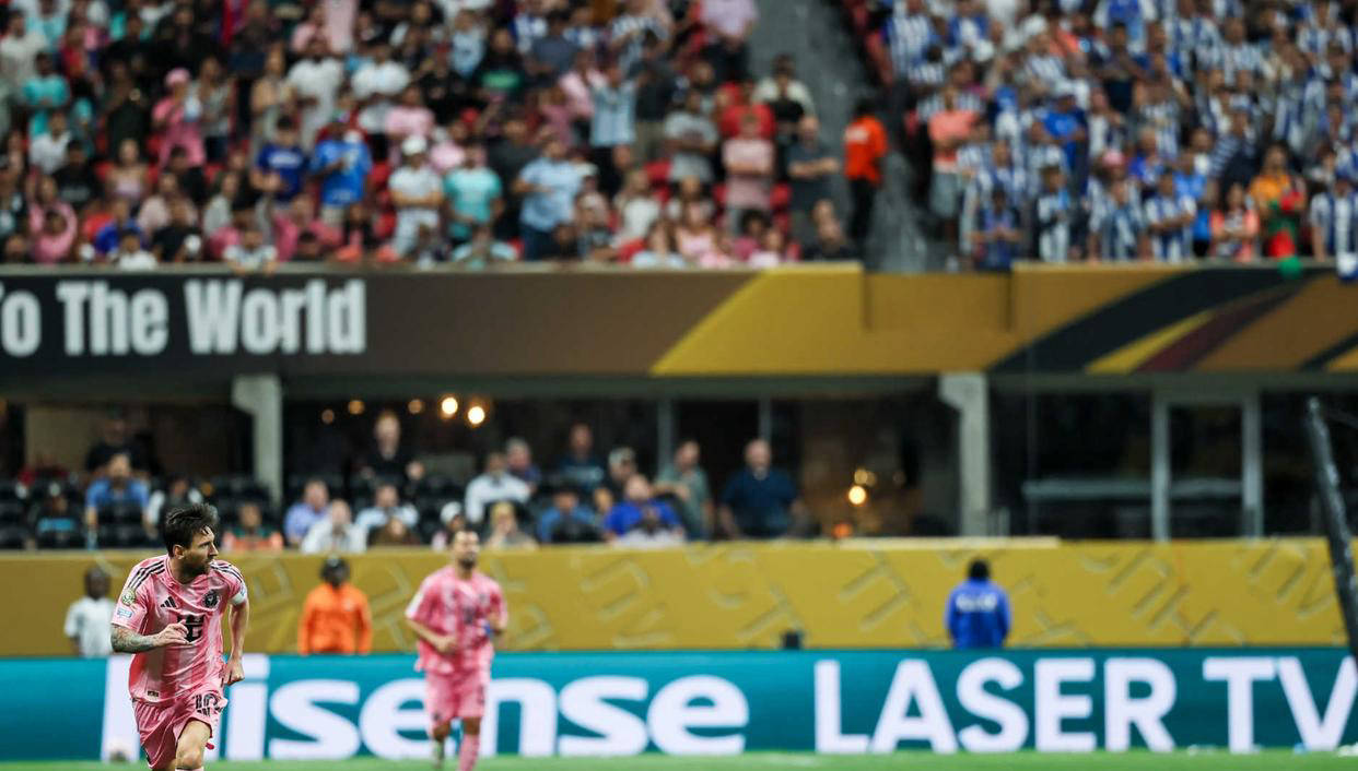 出色表现,带领球队实现逆转胜利 出色表现,带领球队实现逆转胜利