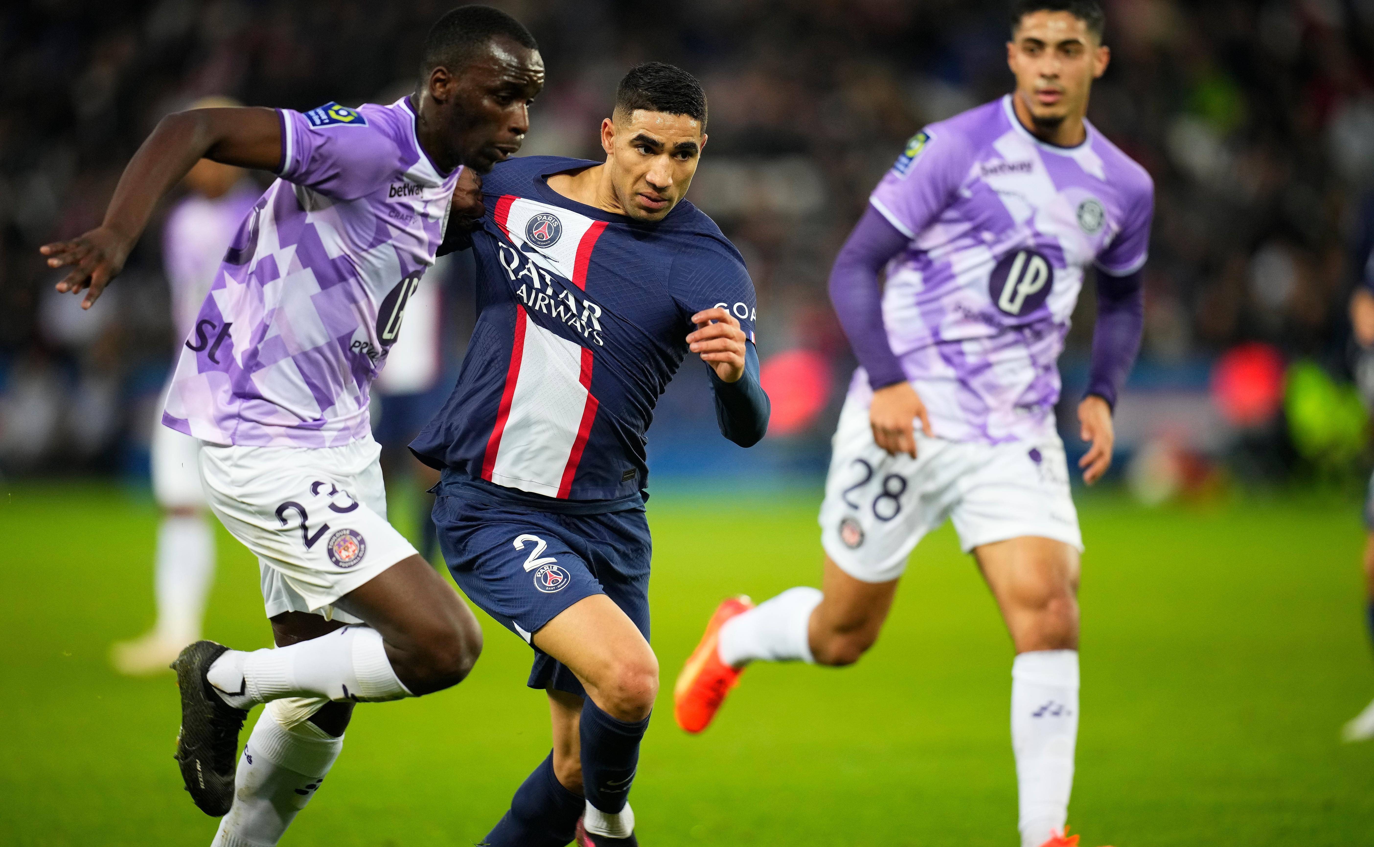 包含图卢兹客场告捷，法甲积分榜排名逐渐攀升的词条