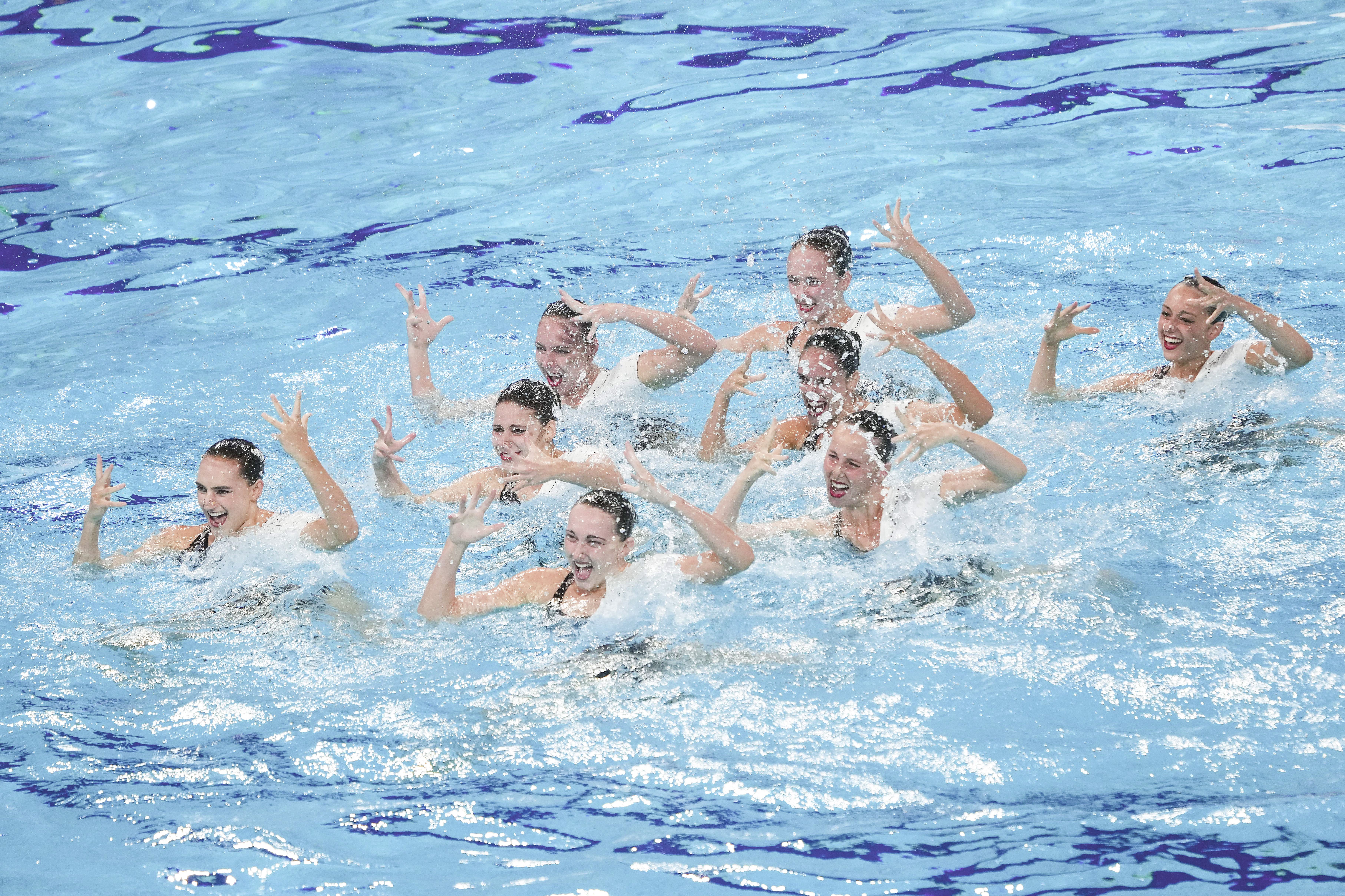 瑞典代表团在游泳比赛中遥遥领先 瑞典代表团在游泳比赛中遥遥领先