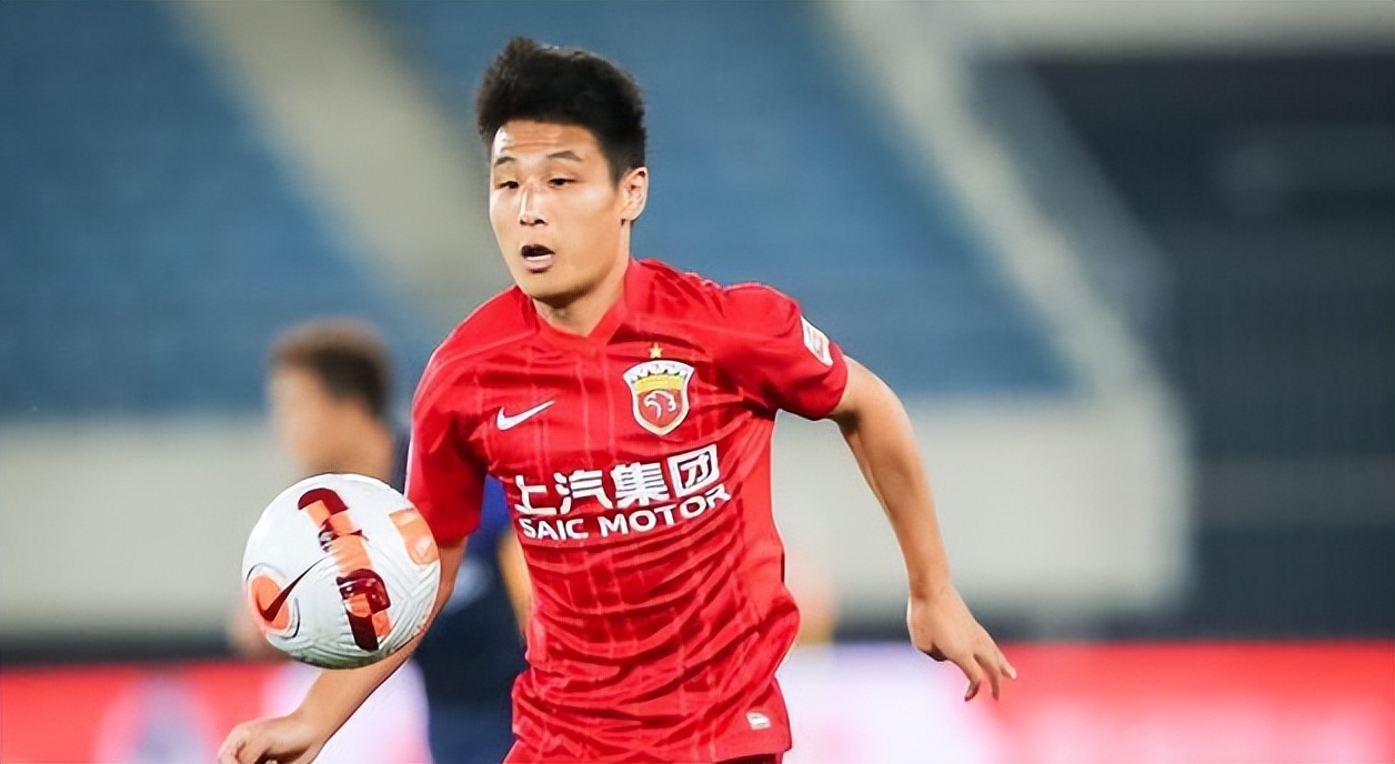 球员表现稳定，球队连胜在望