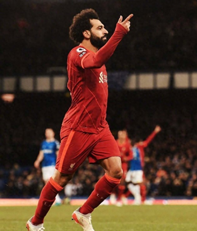 球场较量劲爆队伍实力拼杀展现激情 球场较量劲爆队伍实力拼杀展现激情