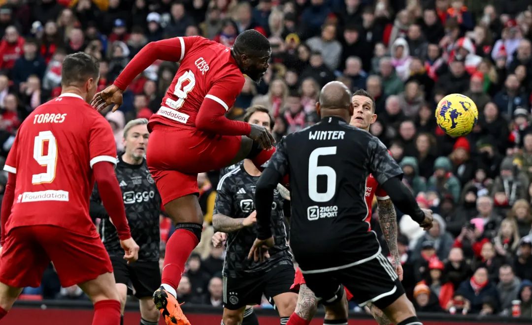 阿贾克斯客场逆转,晋级第一 阿贾克斯客场逆转,晋级第一