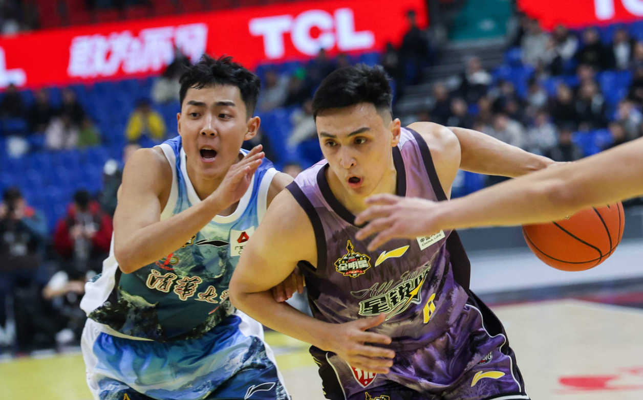 包含一位年轻球员在比赛中大放异彩,引起了媒体的关注的词条 包含一位年轻球员在比赛中大放异彩,引起了媒体的关注的词条