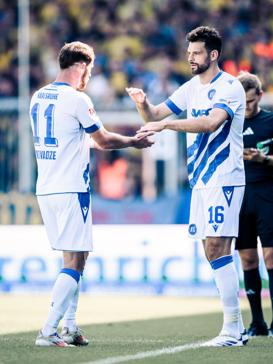 沙尔克丢三球告负,遭遇失利 沙尔克丢三球告负,遭遇失利