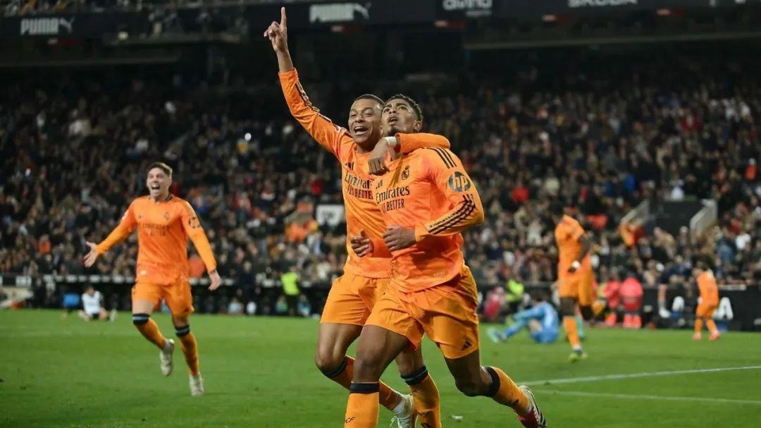 皇马热身:出战鸟笼对马刺将寻求赢球敲乐着荣耀之路 皇马热身:出战鸟笼对马刺将寻求赢球敲乐着荣耀之路