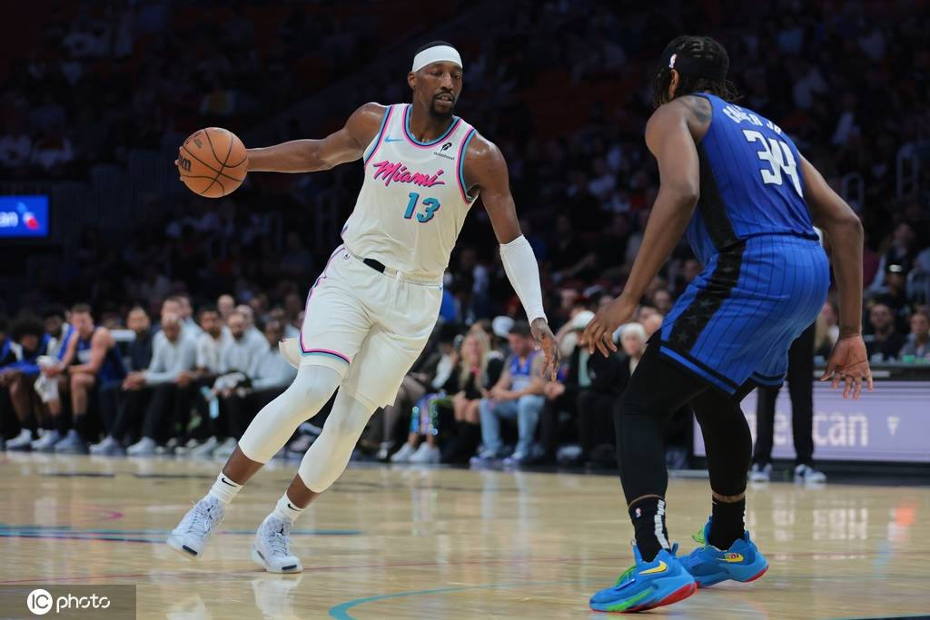 爵士新秀表现抢眼,球队士气高涨备战雄鹿的简单介绍 爵士新秀表现抢眼,球队士气高涨备战雄鹿的简单介绍