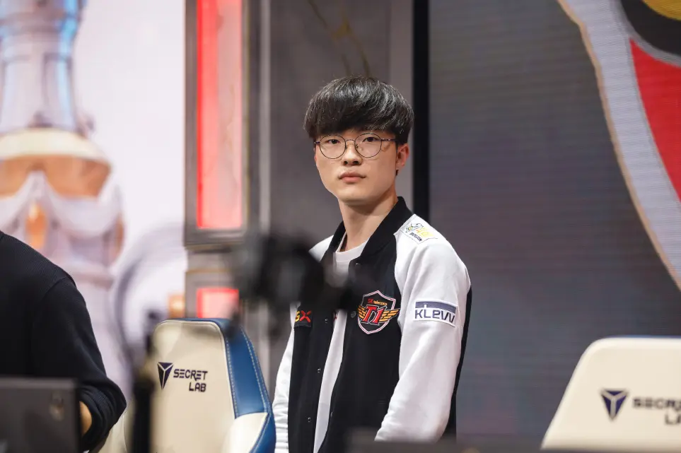 NS血洗SHR，Xiaohu关键团战开团秒人宿敌对决淘汰赛，锁定晋级资格