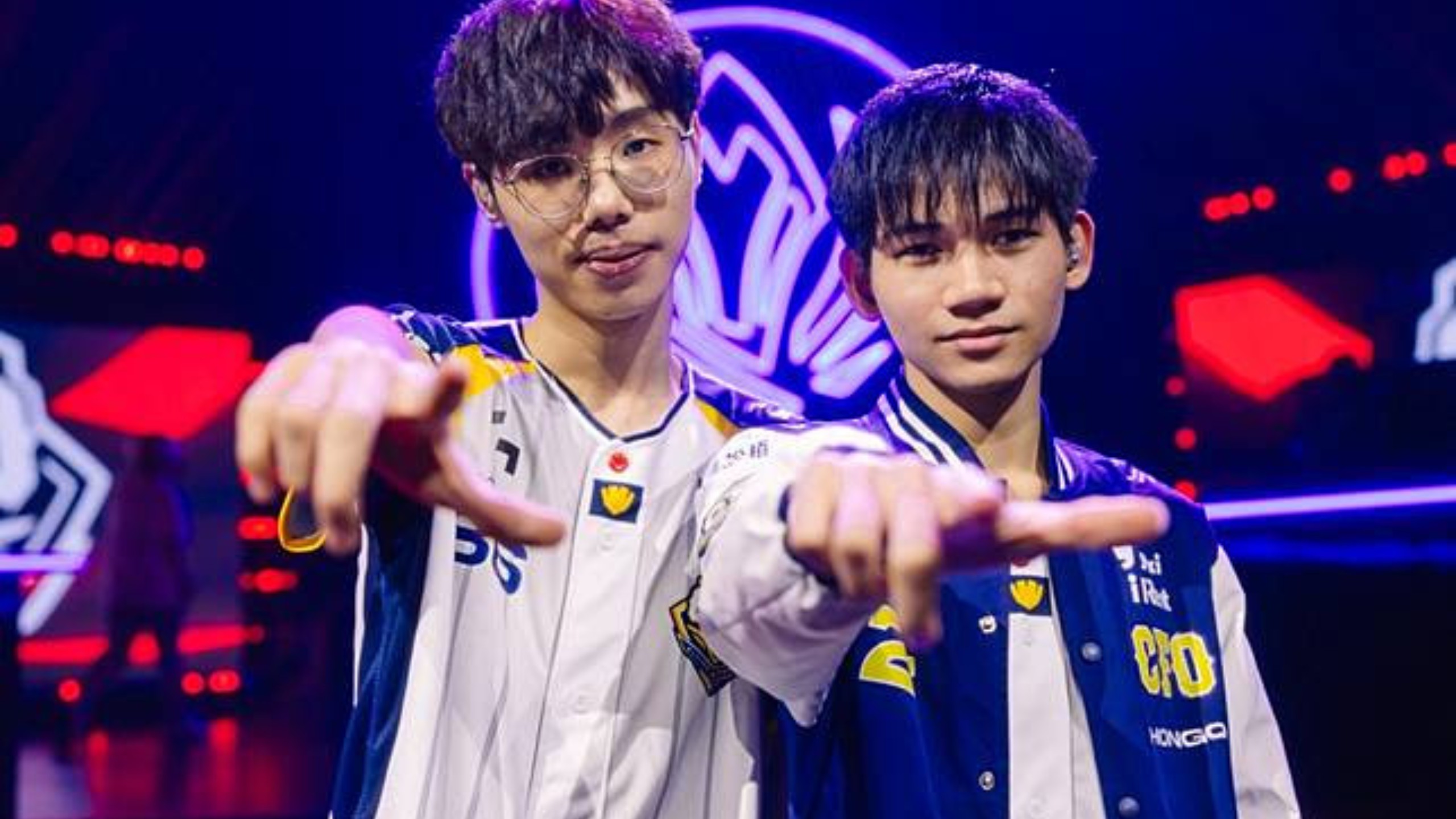 包含DK险胜FLY,Clid极限生还后反打宿敌对决2025世界赛,让粉丝疯狂欢呼的词条 包含DK险胜FLY,Clid极限生还后反打宿敌对决2025世界赛,让粉丝疯狂欢呼的词条