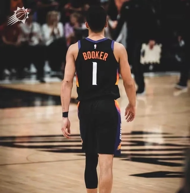 包含太阳签下布克，续约3年12亿合同的词条