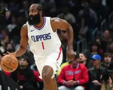 快船客场击败马刺,结束连败 快船客场击败马刺,结束连败