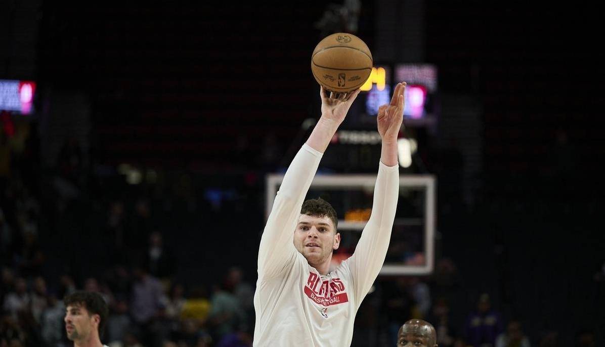 开拓者队赢得激战,继续保持不败 开拓者队赢得激战,继续保持不败