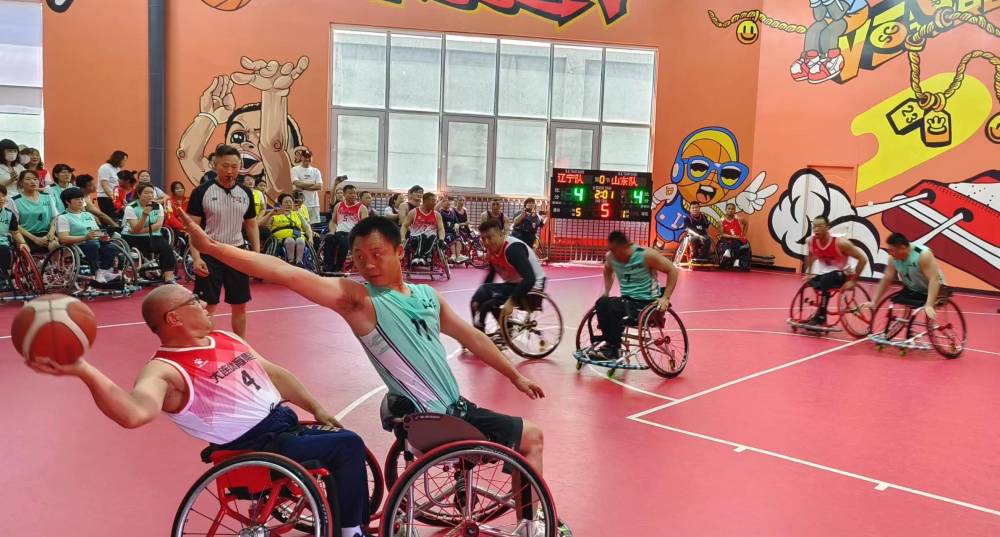 轮椅篮球选手团结协作取得胜利 轮椅篮球选手团结协作取得胜利