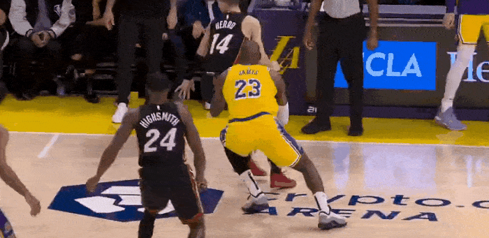 湖人惨败猛龙,詹姆斯空砍28分 湖人惨败猛龙,詹姆斯空砍28分