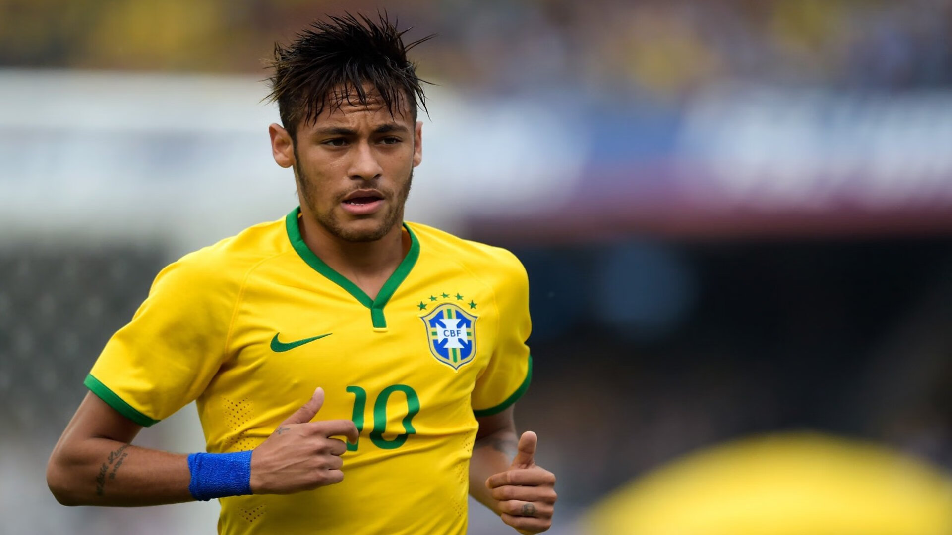 当足球巨星握住方向盘，F1巴林揭幕战上演萨拉赫时刻