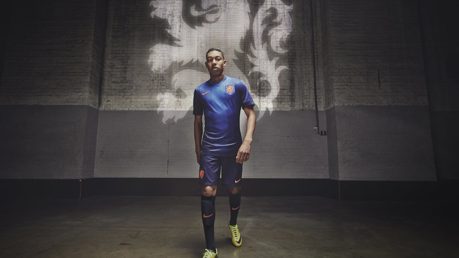 跨时空篮球幻想，詹姆斯率76人打穿辽宁，攻防两端极致统治