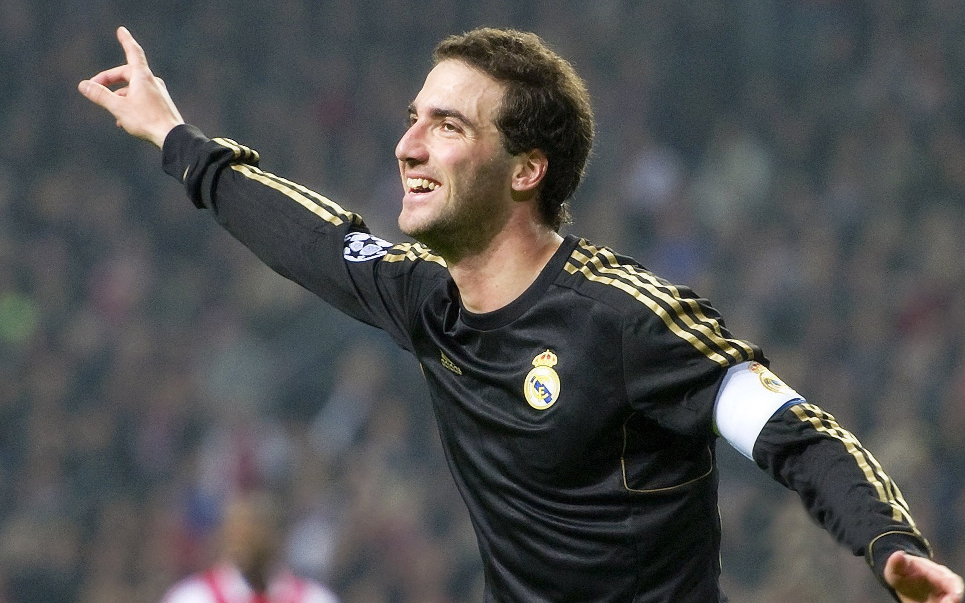 跨越万里的同频共振，当伊斯坦布尔之夜遇见天山雪豹